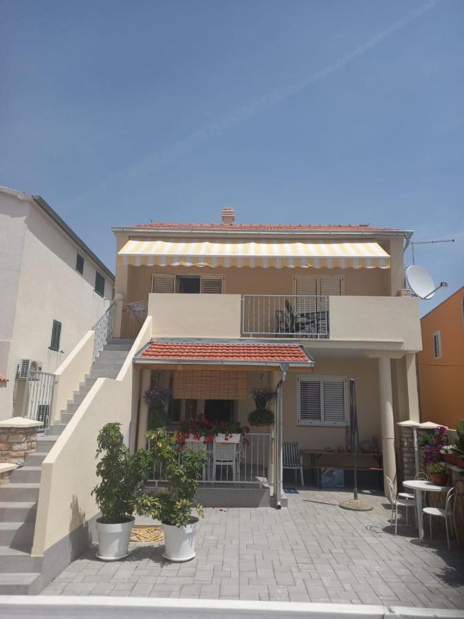 Apartman Rebeka Jezera Exterior photo